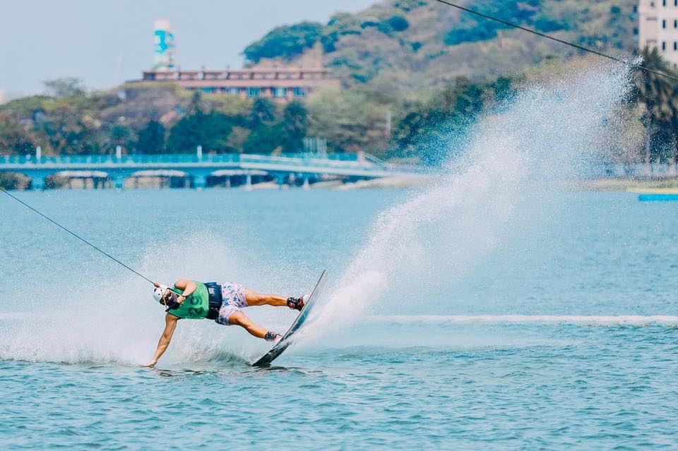 Lotus WakePark蓮潭滑水主題樂園